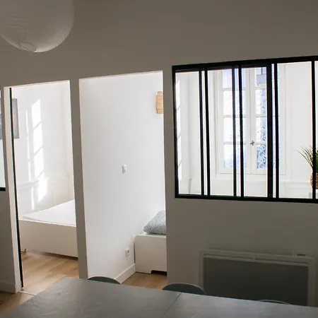 La Galerie De Lumiere 201 *